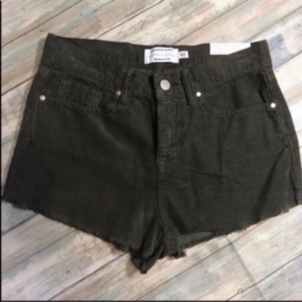NWT Kendall & Kylie Green Corduroy Short - Picture 1 of 4